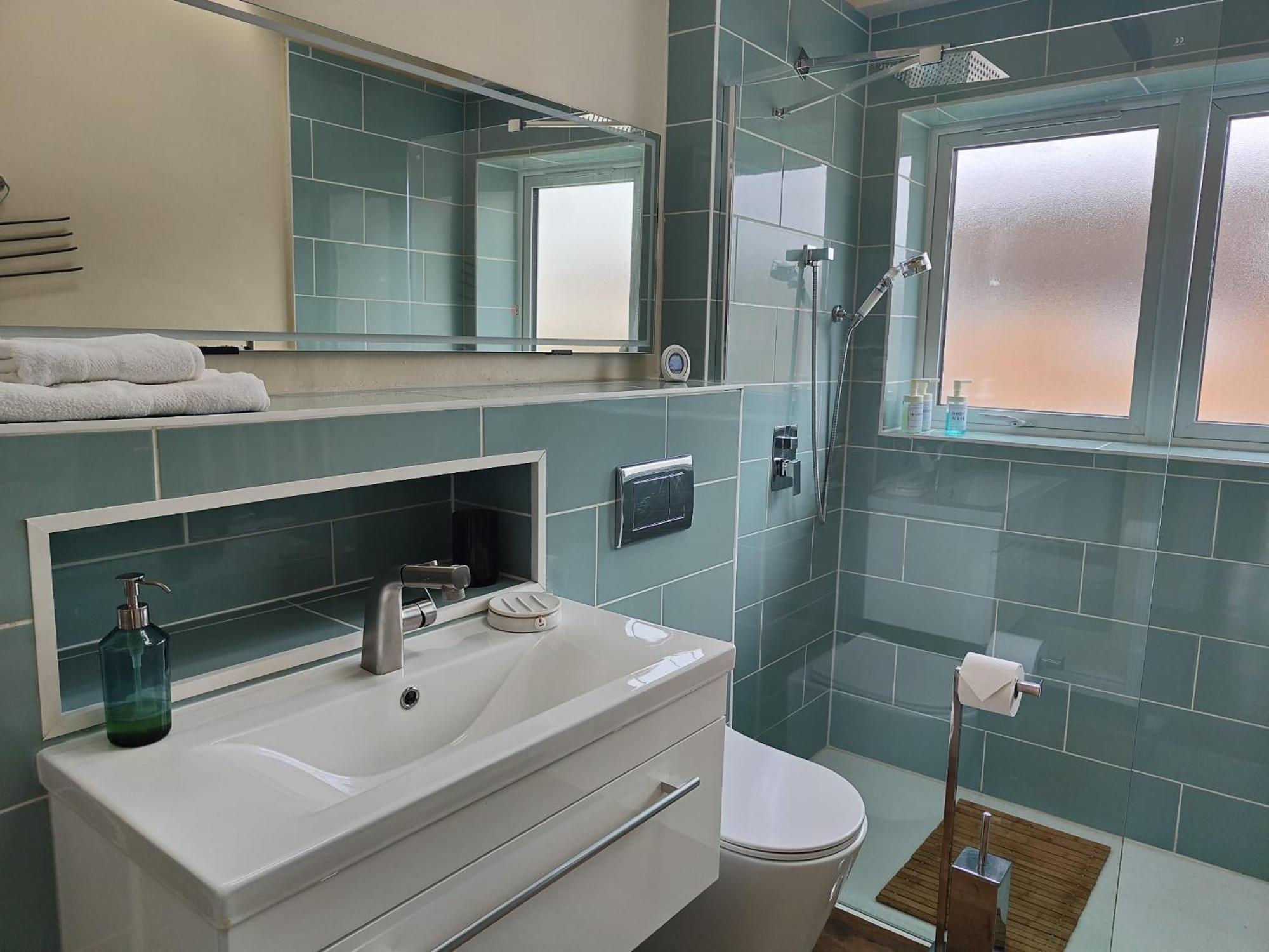 Clifton House O2 & Excel With Private Bathroom And Breakfast Option * Londra